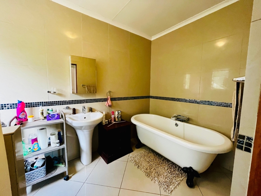 To Let 3 Bedroom Property for Rent in Bainsvlei Free State